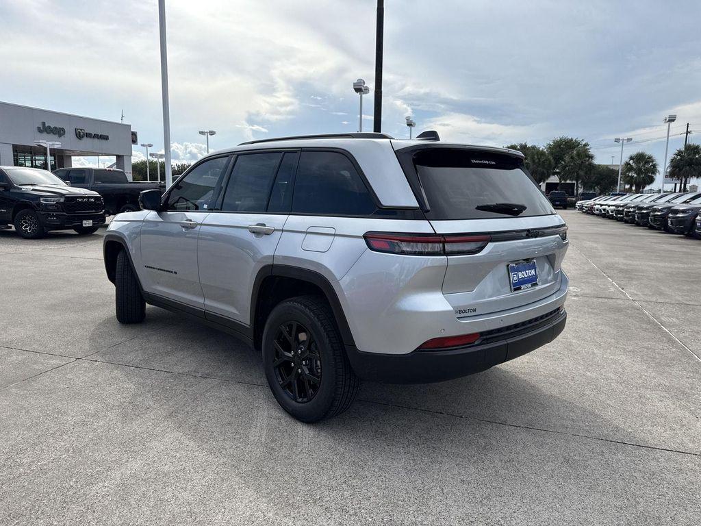 new 2025 Jeep Grand Cherokee car, priced at $33,662