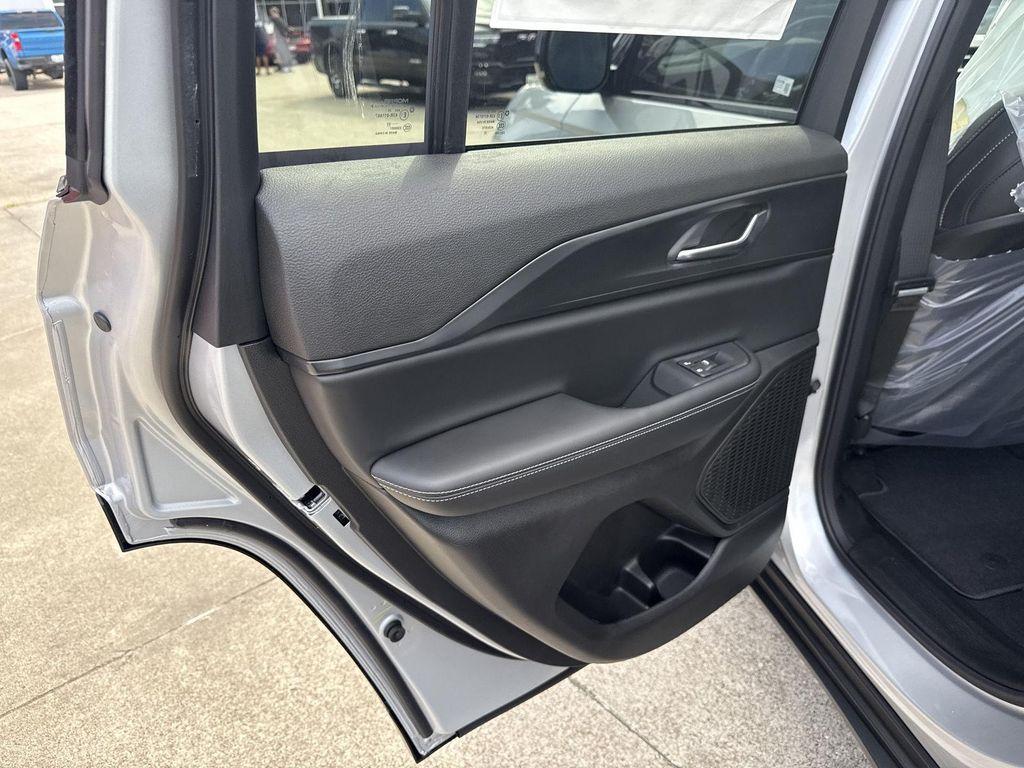 new 2025 Jeep Grand Cherokee car, priced at $33,662