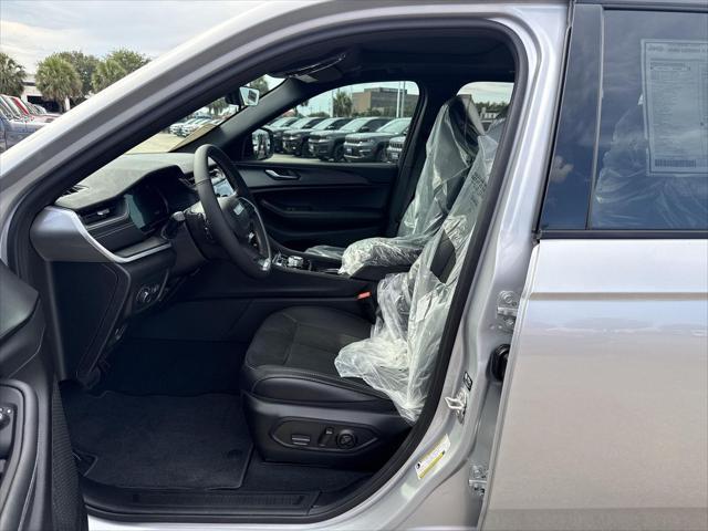 new 2025 Jeep Grand Cherokee car, priced at $39,012