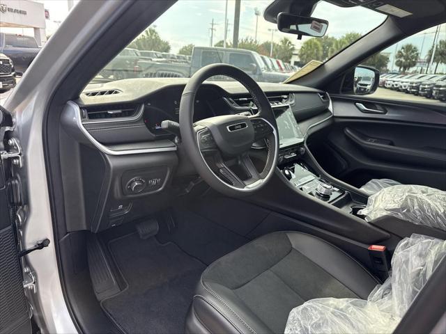 new 2025 Jeep Grand Cherokee car, priced at $39,012