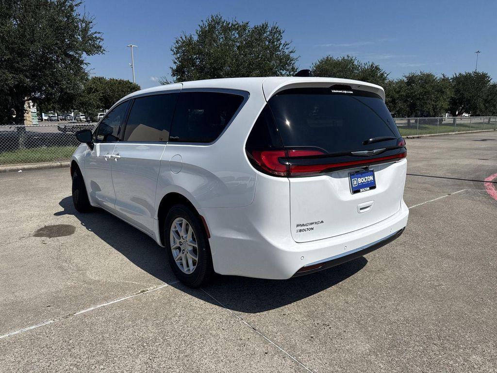 new 2026 Chrysler Pacifica car, priced at $39,038