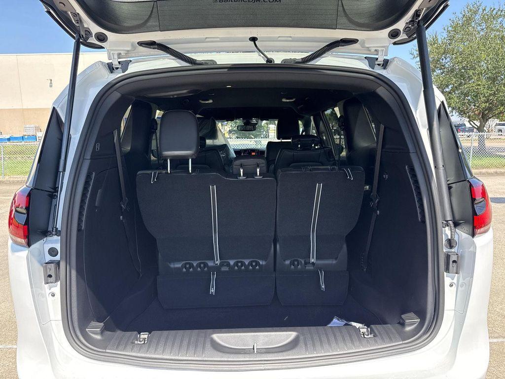 new 2026 Chrysler Pacifica car, priced at $39,038