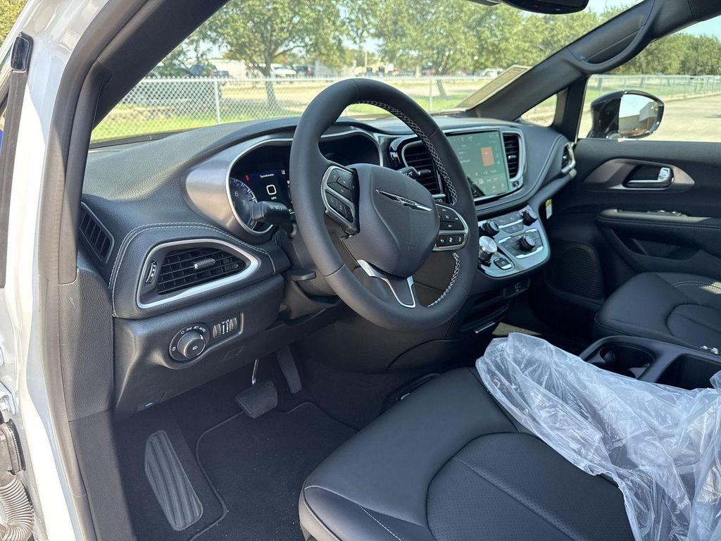 new 2026 Chrysler Pacifica car, priced at $39,038