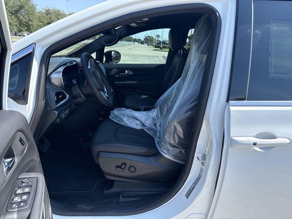 new 2026 Chrysler Pacifica car, priced at $39,038