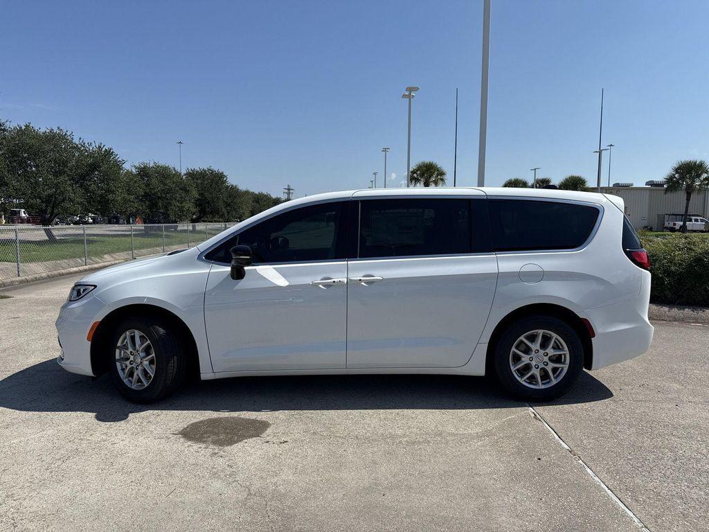 new 2026 Chrysler Pacifica car, priced at $39,038