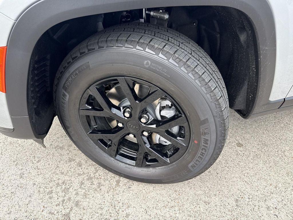 new 2025 Jeep Grand Cherokee L car, priced at $42,036