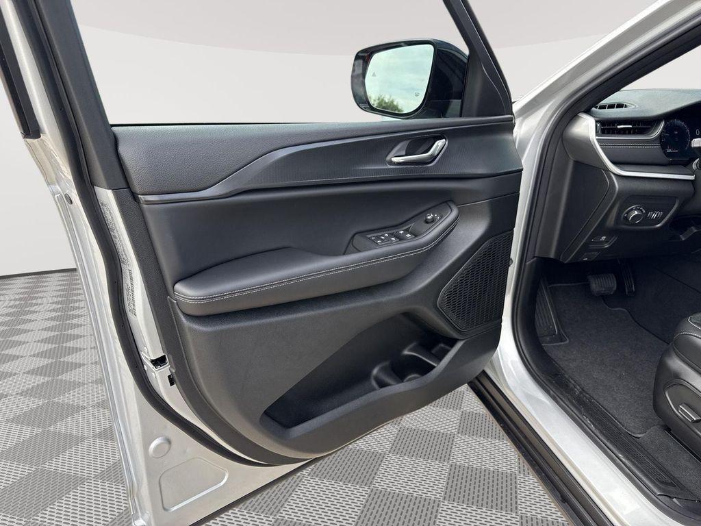 new 2025 Jeep Grand Cherokee L car, priced at $41,936