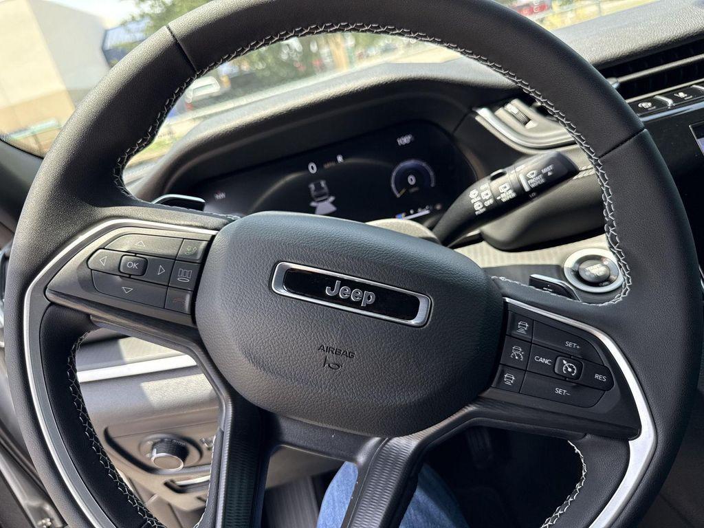 new 2025 Jeep Grand Cherokee car, priced at $33,948