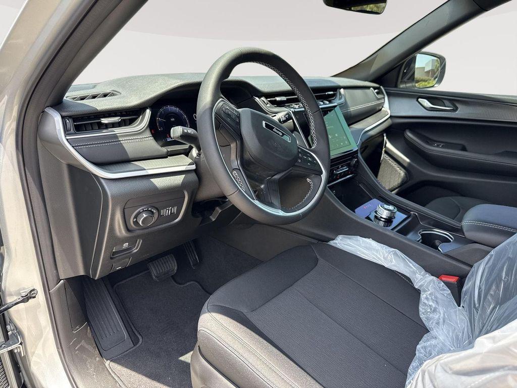 new 2025 Jeep Grand Cherokee car, priced at $32,348