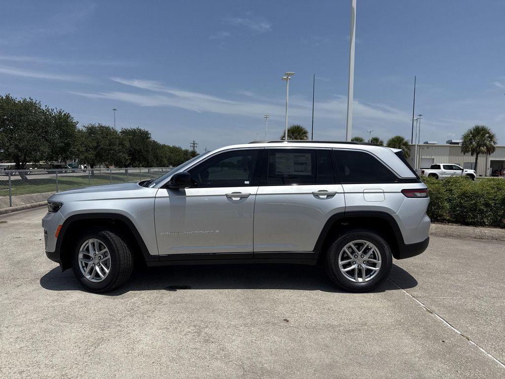 new 2025 Jeep Grand Cherokee car, priced at $33,948