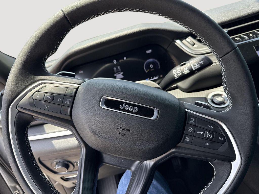 new 2025 Jeep Grand Cherokee car, priced at $32,348