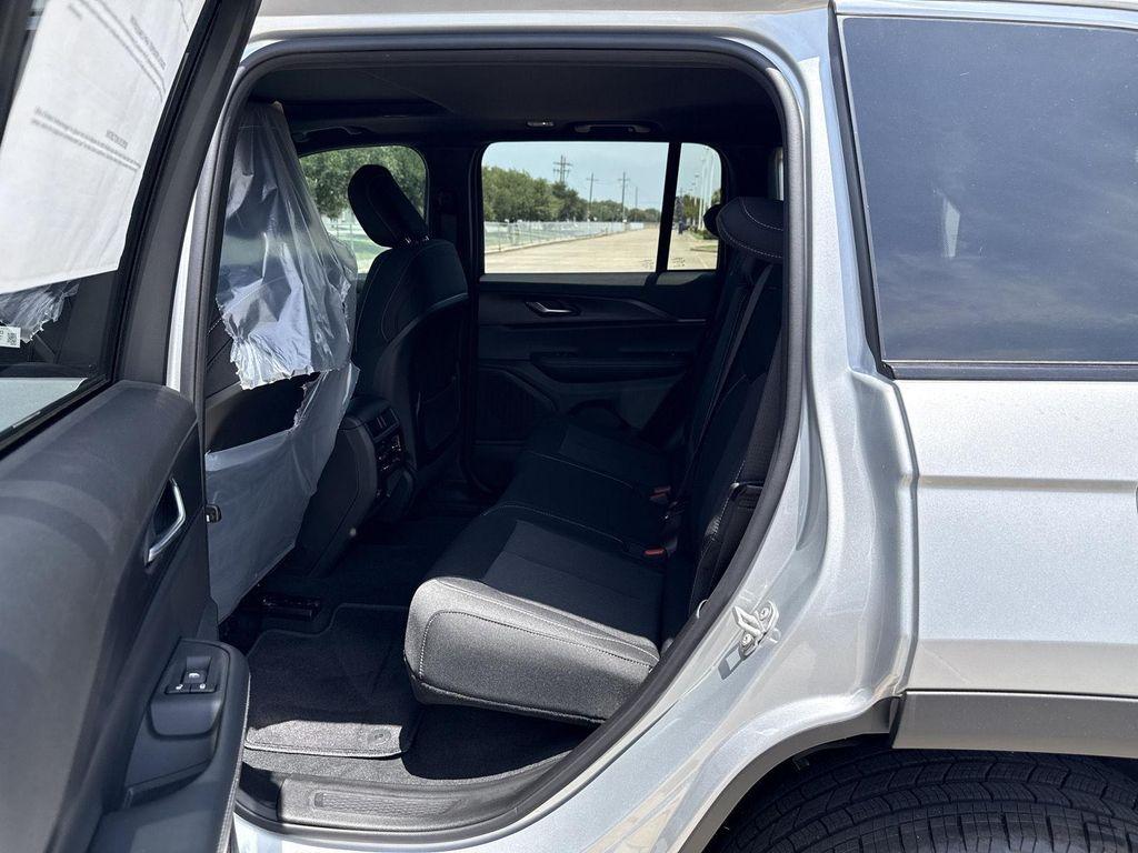 new 2025 Jeep Grand Cherokee car, priced at $33,948