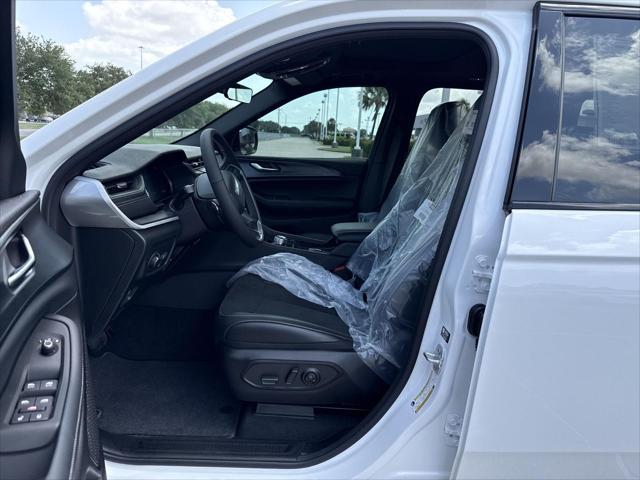 new 2025 Jeep Grand Cherokee car, priced at $37,580