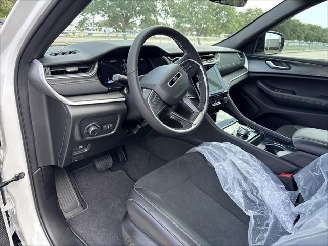 new 2025 Jeep Grand Cherokee car, priced at $37,580