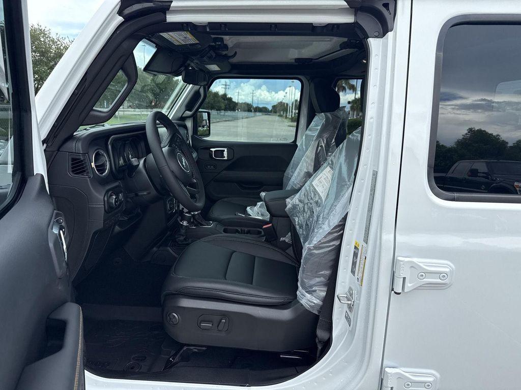 new 2025 Jeep Gladiator car, priced at $48,083