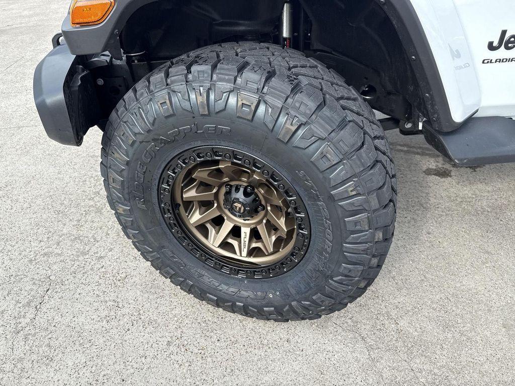 new 2025 Jeep Gladiator car, priced at $48,083