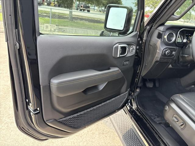 new 2025 Jeep Gladiator car, priced at $39,453