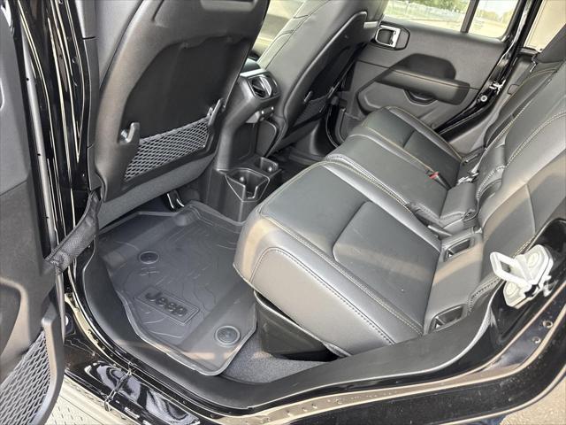 new 2025 Jeep Gladiator car, priced at $39,453