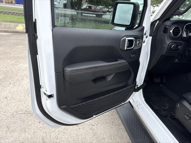 new 2025 Jeep Gladiator car, priced at $42,438