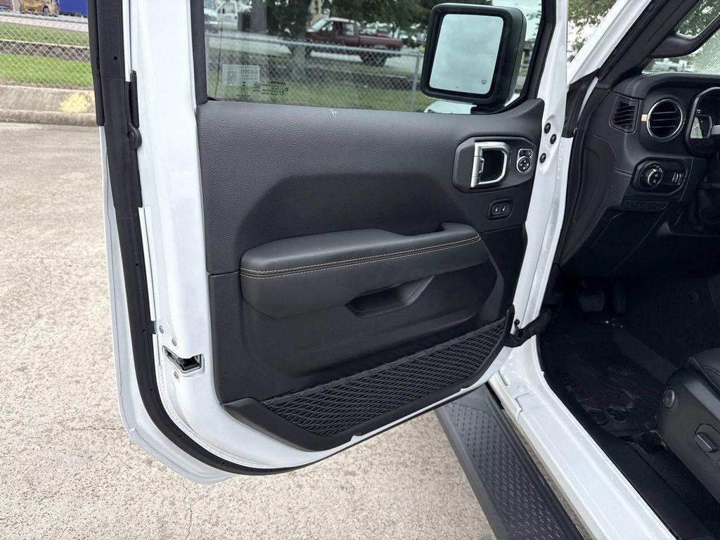 new 2025 Jeep Gladiator car, priced at $38,588