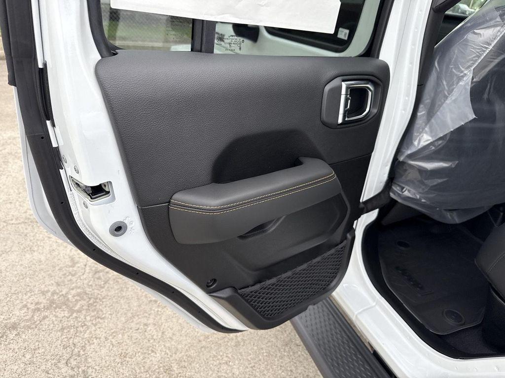 new 2025 Jeep Gladiator car, priced at $38,588