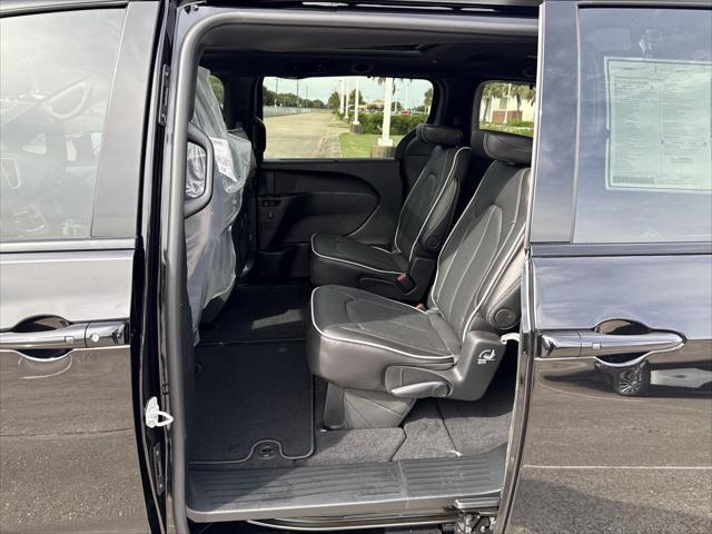 new 2025 Chrysler Pacifica car, priced at $47,564