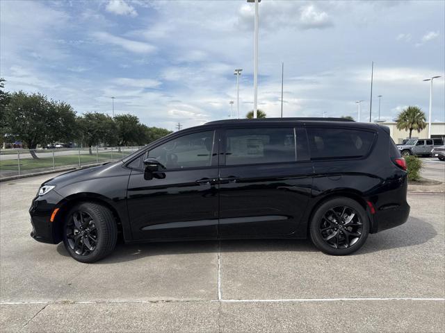 new 2025 Chrysler Pacifica car, priced at $47,564