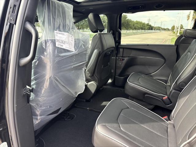 new 2025 Chrysler Pacifica car, priced at $47,564