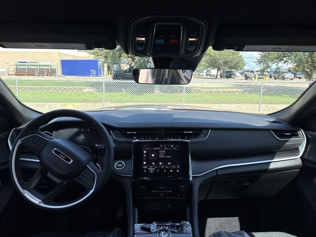 new 2025 Jeep Grand Cherokee car, priced at $35,308