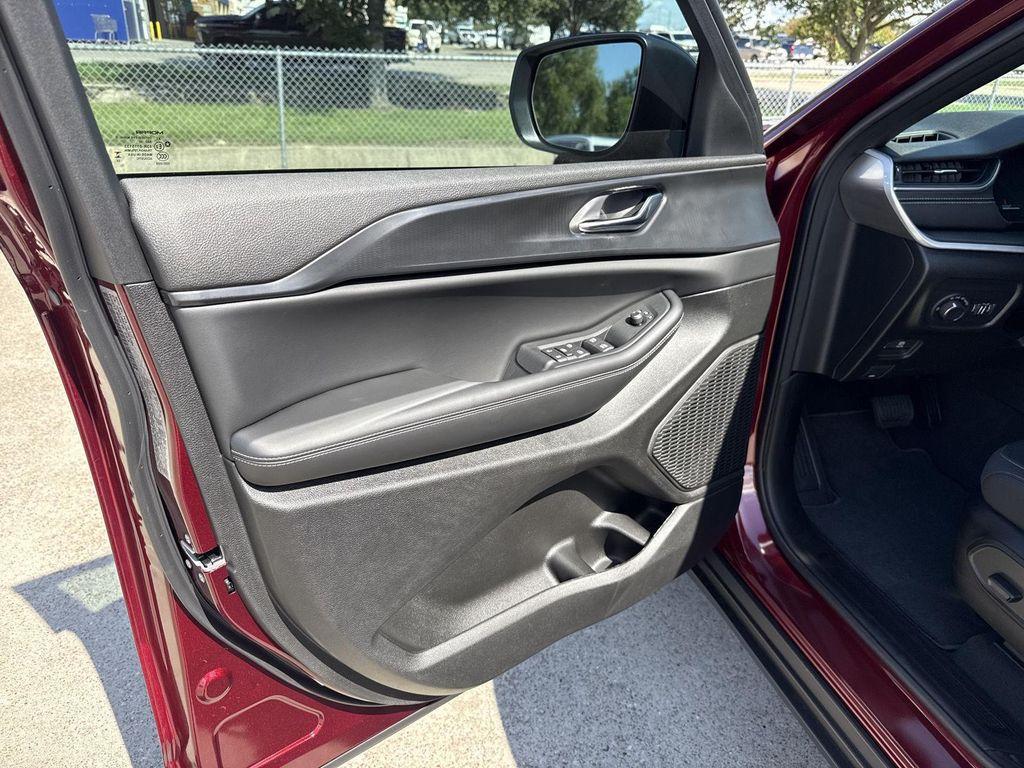 new 2025 Jeep Grand Cherokee car, priced at $35,308