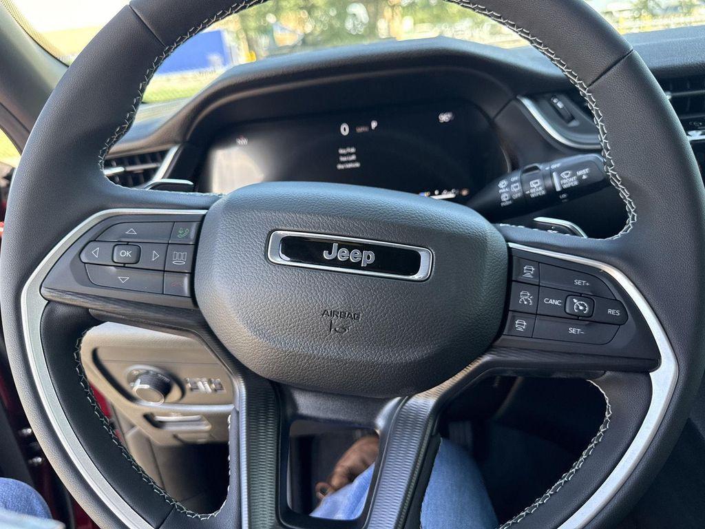 new 2025 Jeep Grand Cherokee car, priced at $35,308