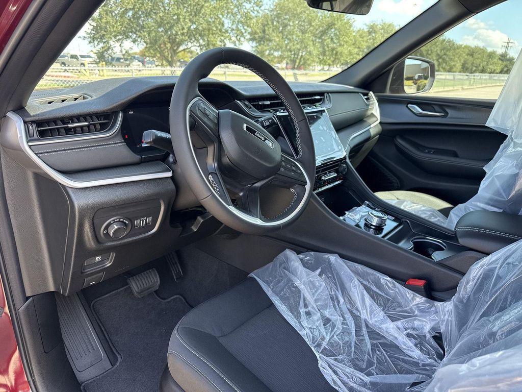 new 2025 Jeep Grand Cherokee car, priced at $35,308