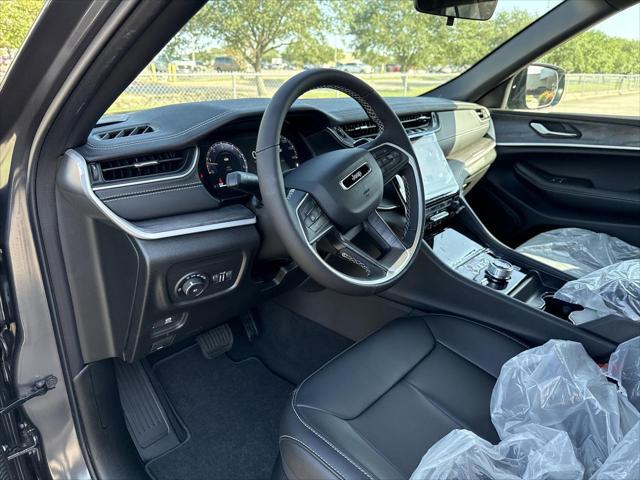 new 2025 Jeep Grand Cherokee car, priced at $40,235