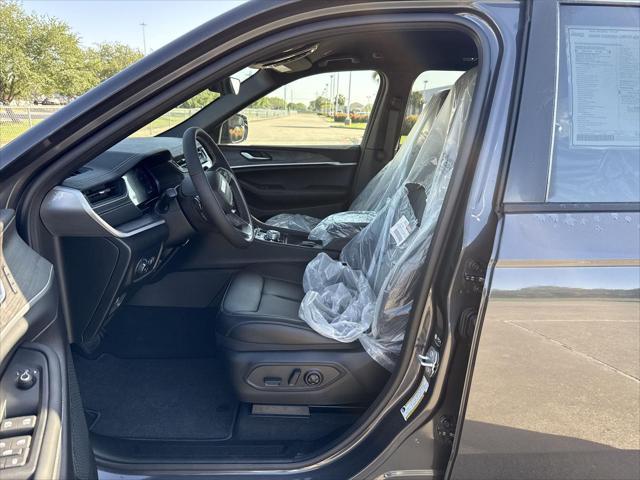 new 2025 Jeep Grand Cherokee car, priced at $40,235