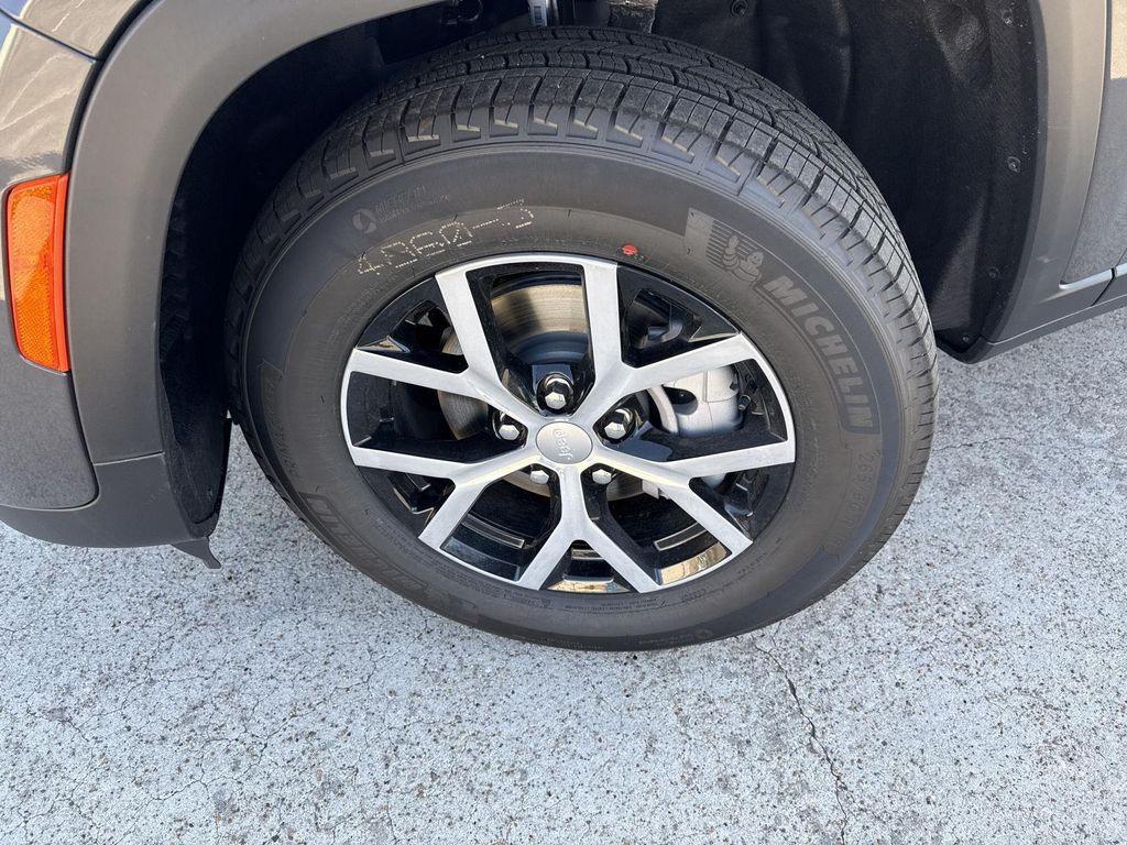 new 2025 Jeep Grand Cherokee car, priced at $34,885