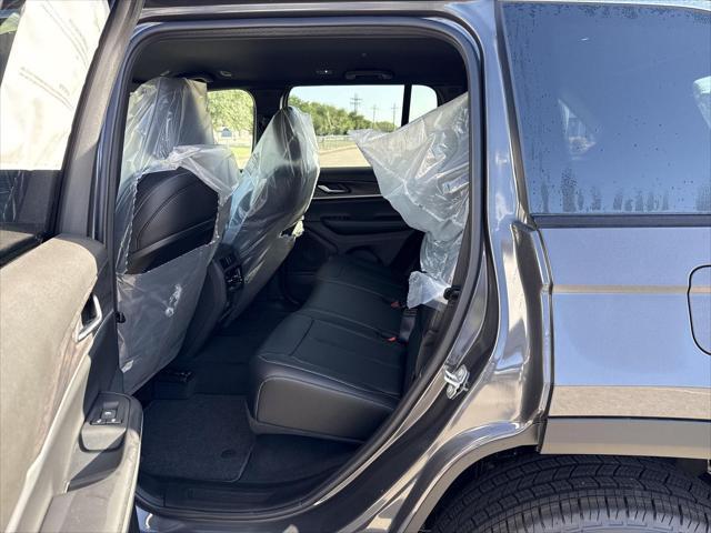 new 2025 Jeep Grand Cherokee car, priced at $40,235