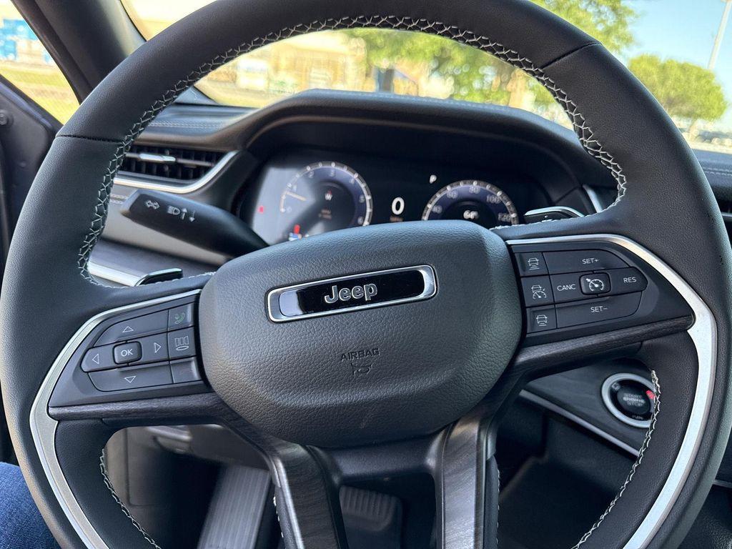 new 2025 Jeep Grand Cherokee car, priced at $34,885