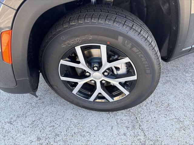 new 2025 Jeep Grand Cherokee car, priced at $40,235