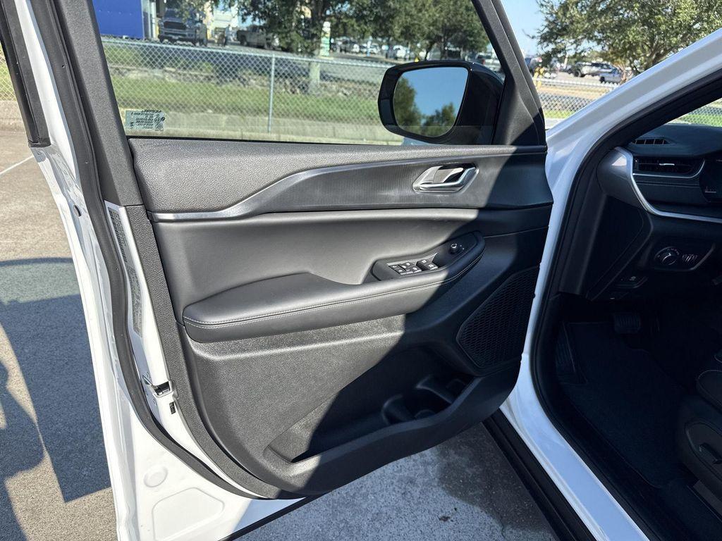 new 2025 Jeep Grand Cherokee car, priced at $36,730