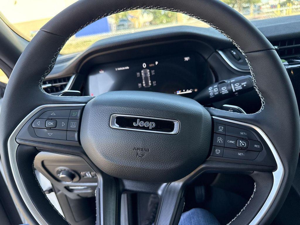 new 2025 Jeep Grand Cherokee car, priced at $36,730