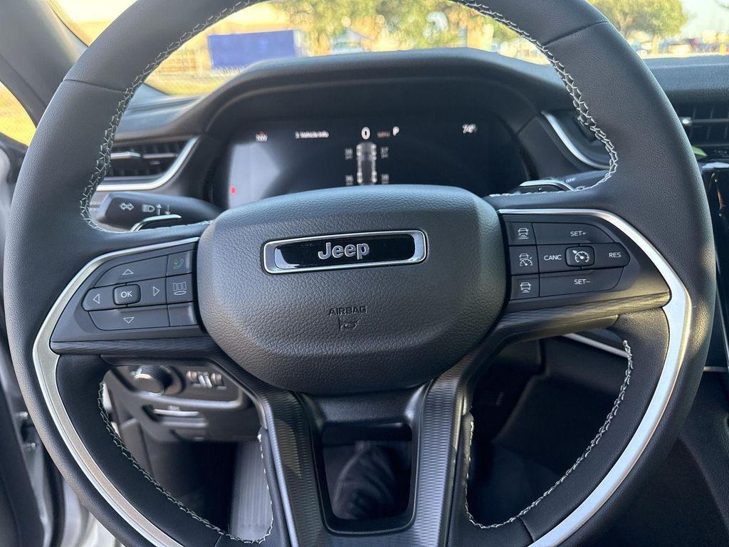 new 2025 Jeep Grand Cherokee car, priced at $37,266