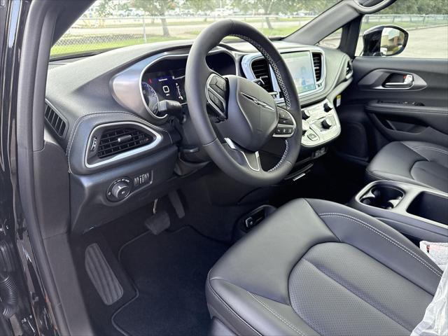 new 2025 Chrysler Pacifica car, priced at $39,570