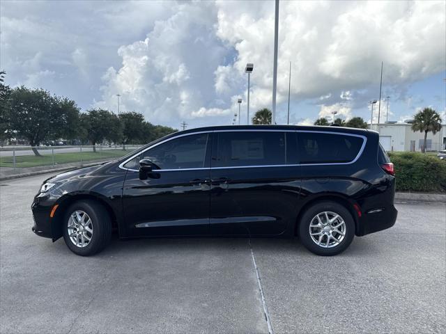 new 2025 Chrysler Pacifica car, priced at $39,570