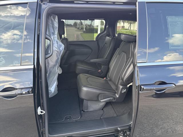 new 2025 Chrysler Pacifica car, priced at $39,570