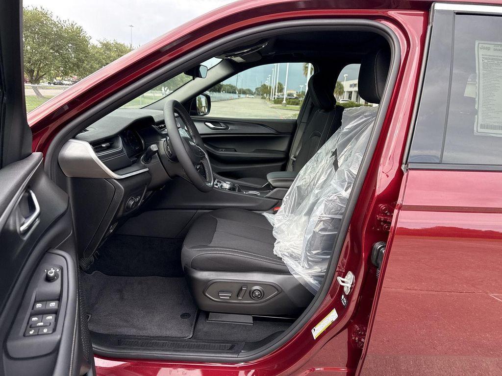 new 2025 Jeep Grand Cherokee car, priced at $34,448