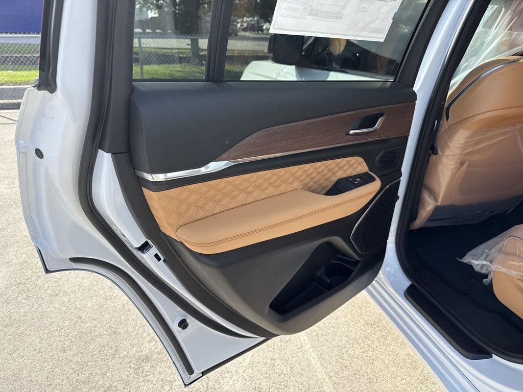 new 2025 Jeep Grand Cherokee L car, priced at $57,915