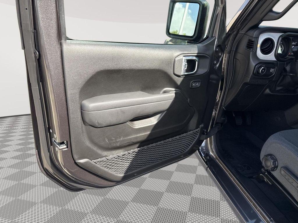 new 2025 Jeep Wrangler car, priced at $31,751