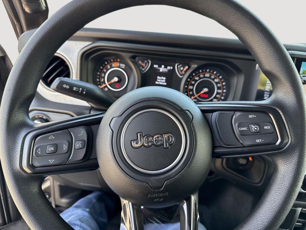 new 2025 Jeep Wrangler car, priced at $31,751