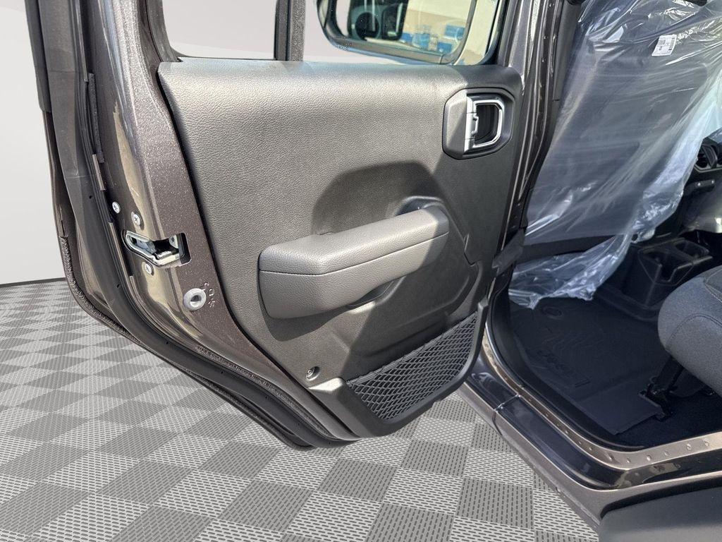 new 2025 Jeep Wrangler car, priced at $31,751