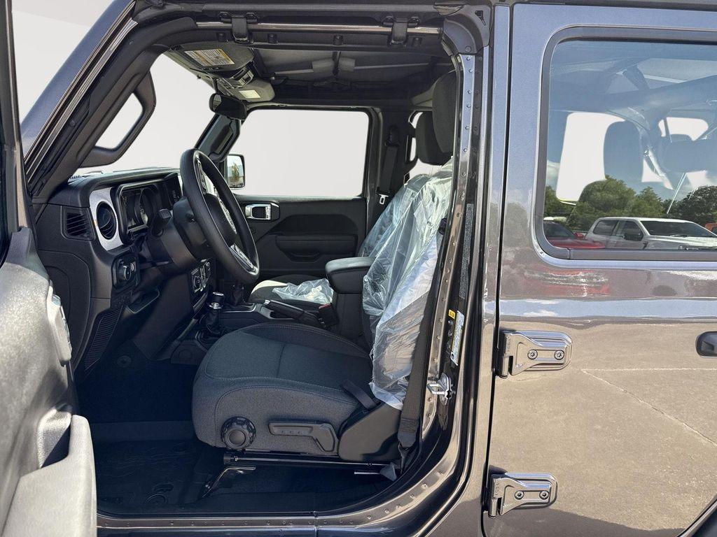 new 2025 Jeep Wrangler car, priced at $31,751